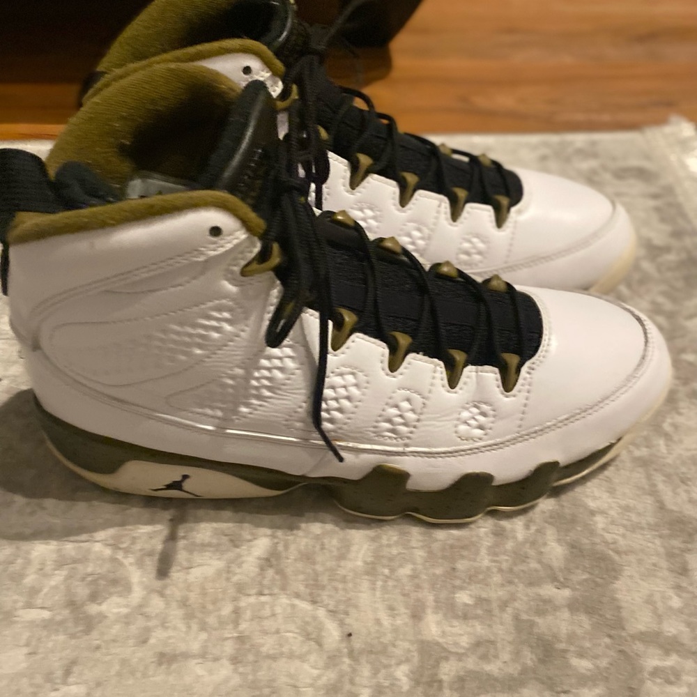 Size 9.5 - Jordan 9 Retro Statue 2015 Used No Box